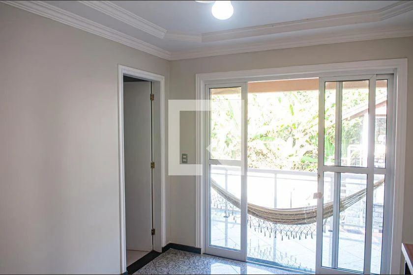 House 400 m² with 4 bedrooms, 2 en-suites, 4 parking spots — photo 18