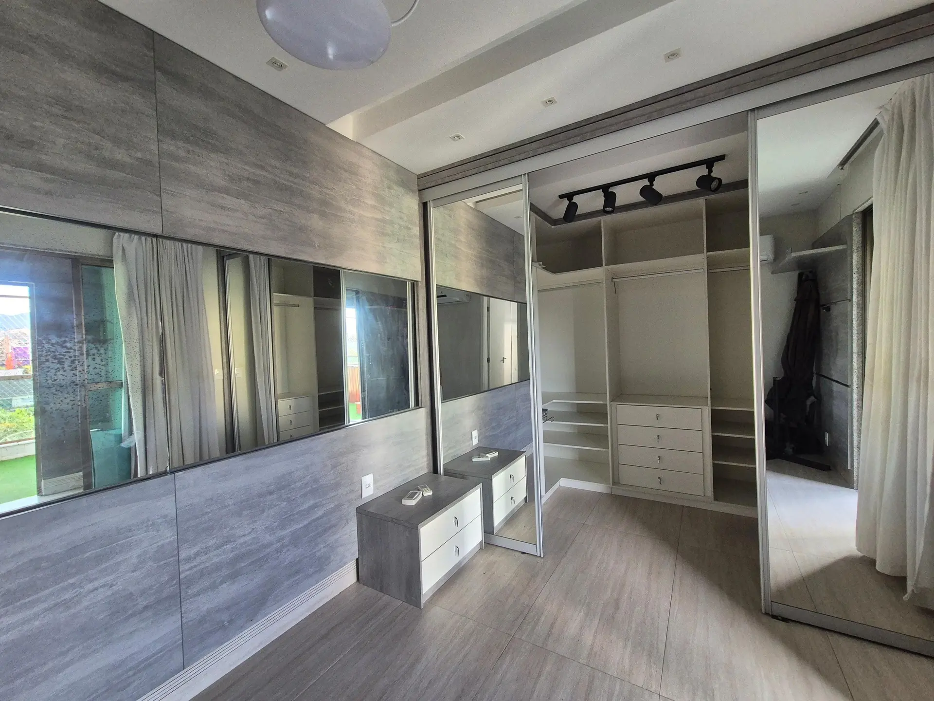 Apartamento de 2 quartos em condomínio com piscina — photo 43