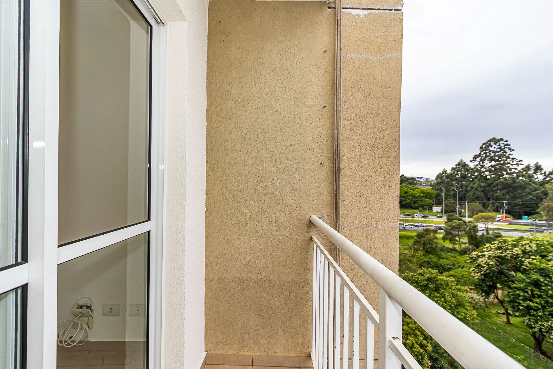 3-bedroom apartment in a building with a pool — photo 20