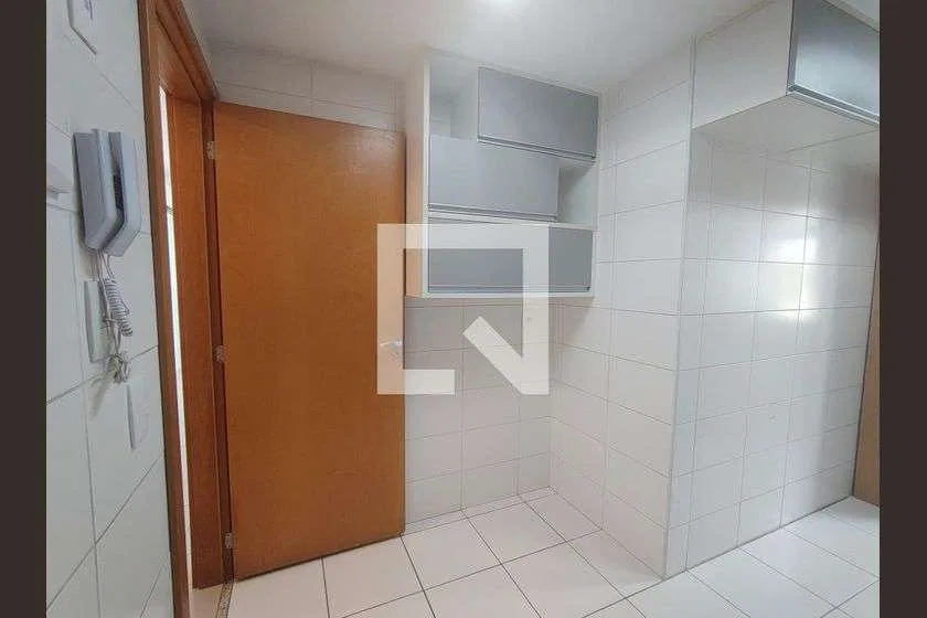 85 m² apartment with 3 bedrooms and a glass-enclosed balcony — photo 12