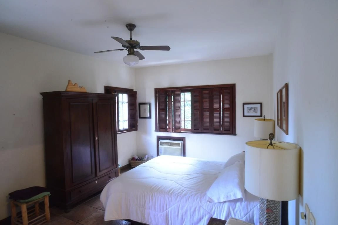 Casa mobiliada com 6 quartos e 5 suítes, com jardim — photo 47