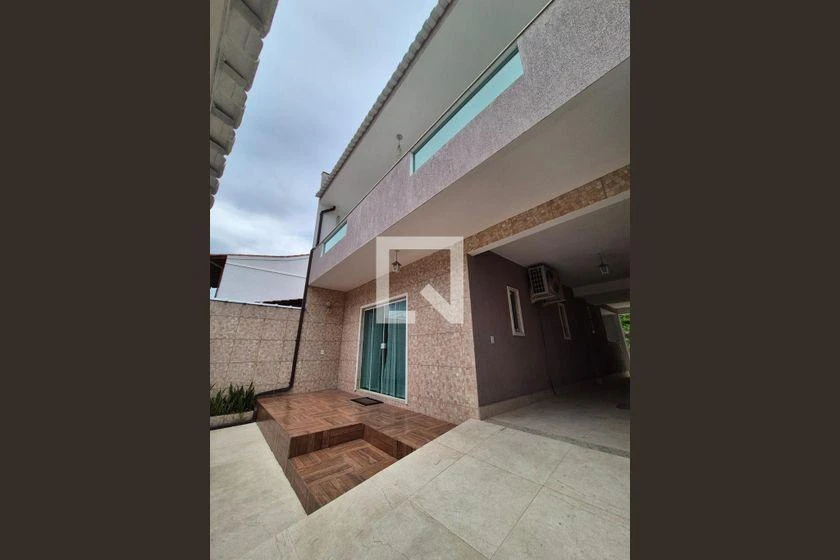 300 m² house with 5 bedrooms and a gas stove