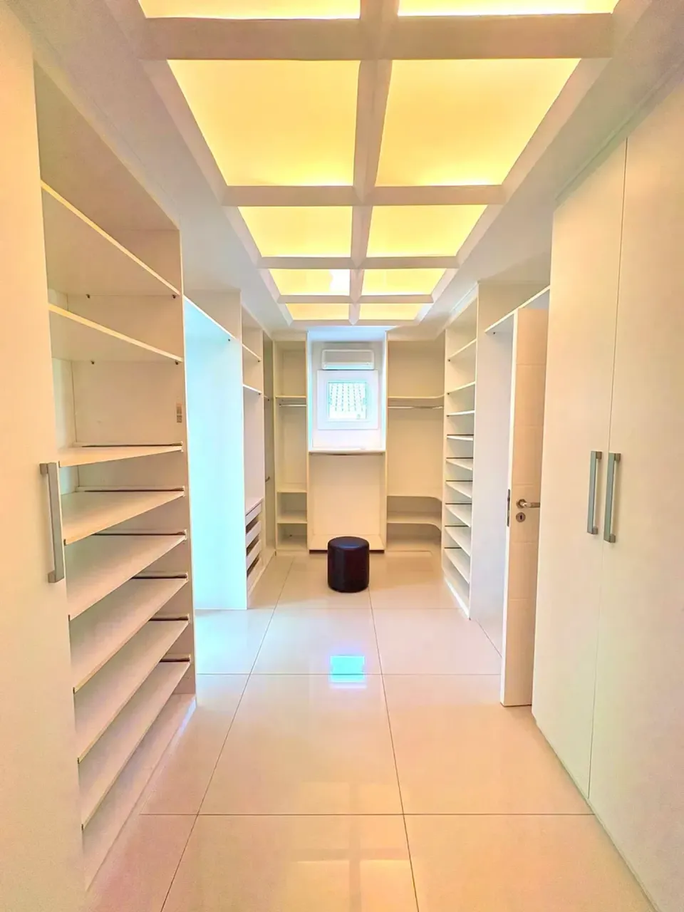 Unfurnished house with 5 bedrooms and open kitchen — photo 19