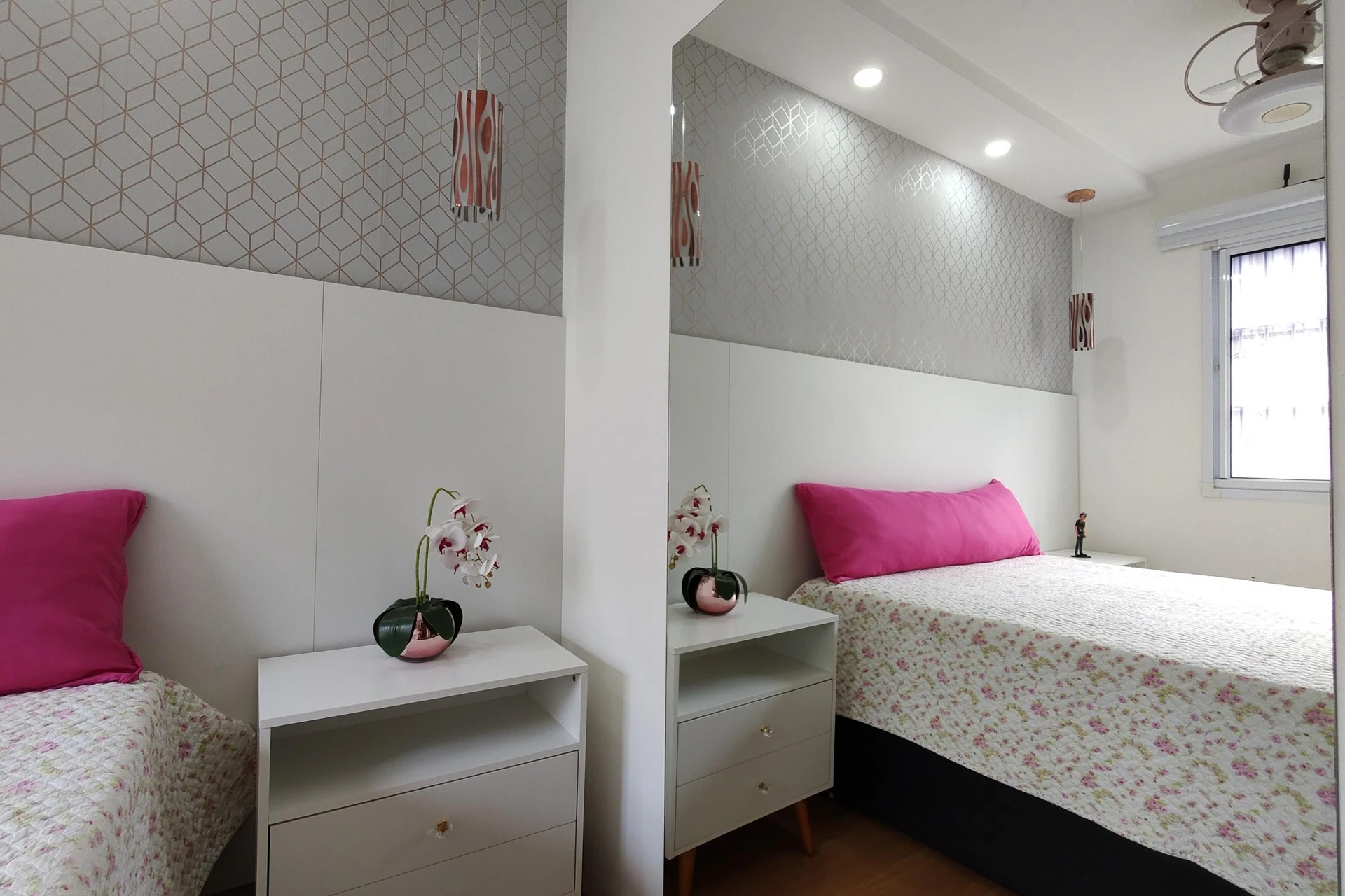 2-bedroom apartment with a glass-enclosed balcony — photo 10