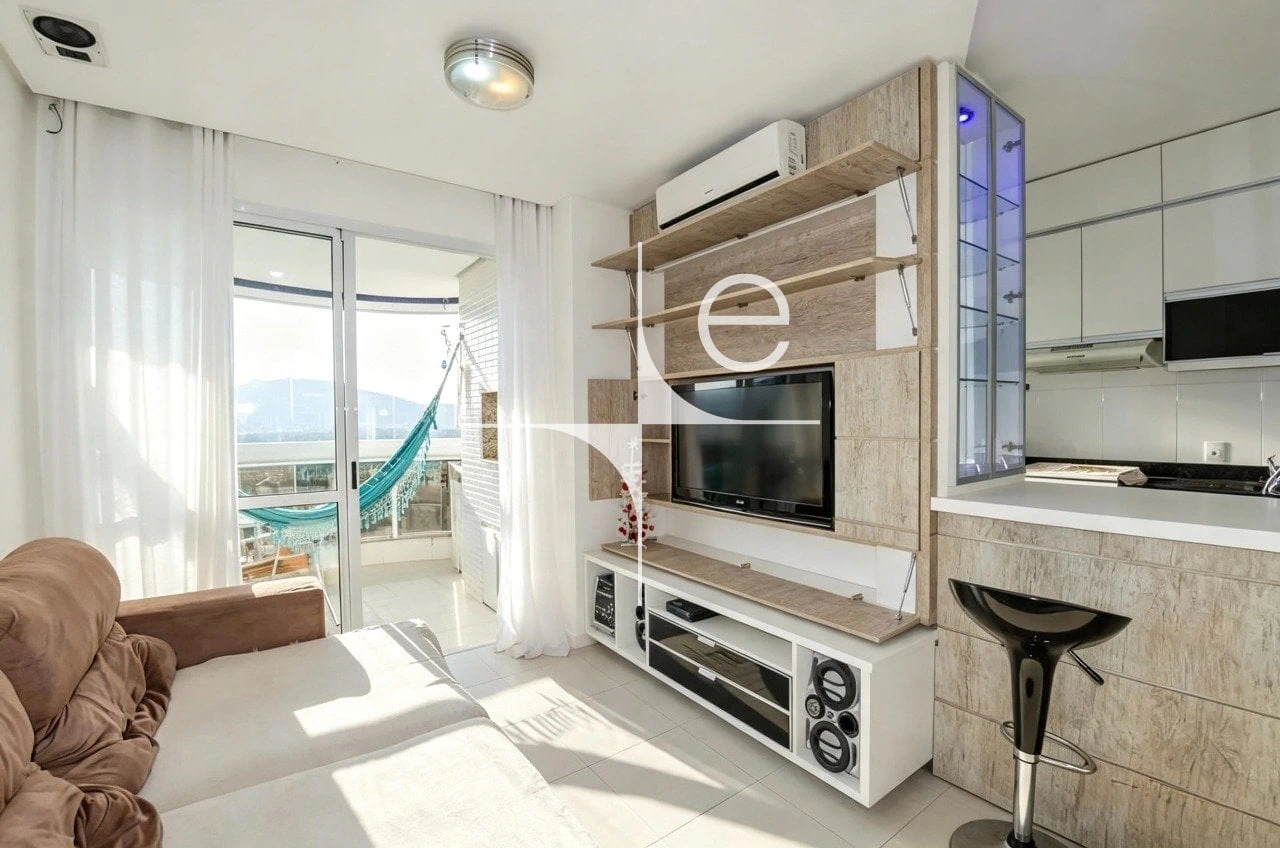 Furnished apartment, 85 m², with a glass-enclosed balcony