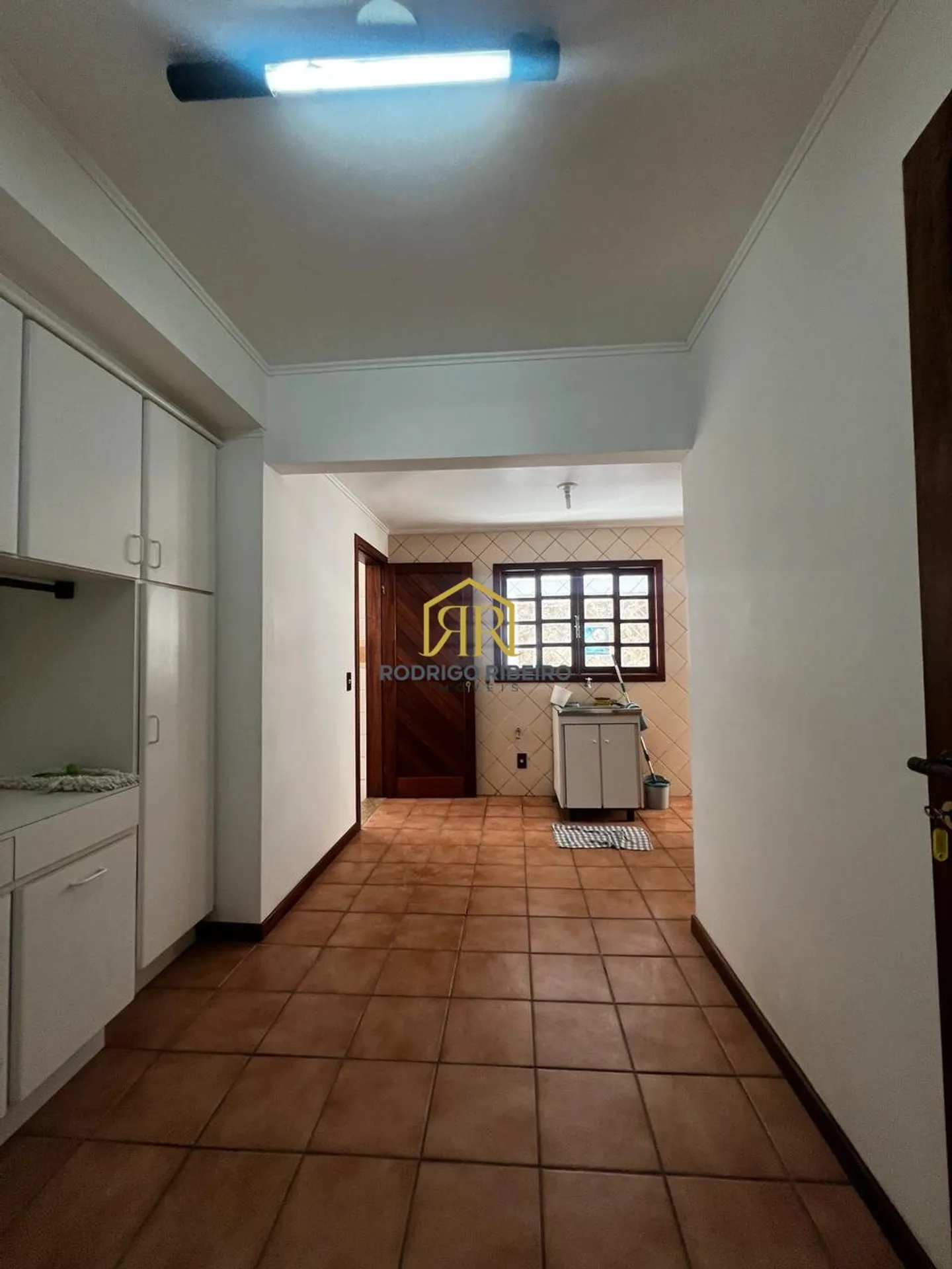 House with 7 bedrooms and 405 m² in a gated community — photo 11