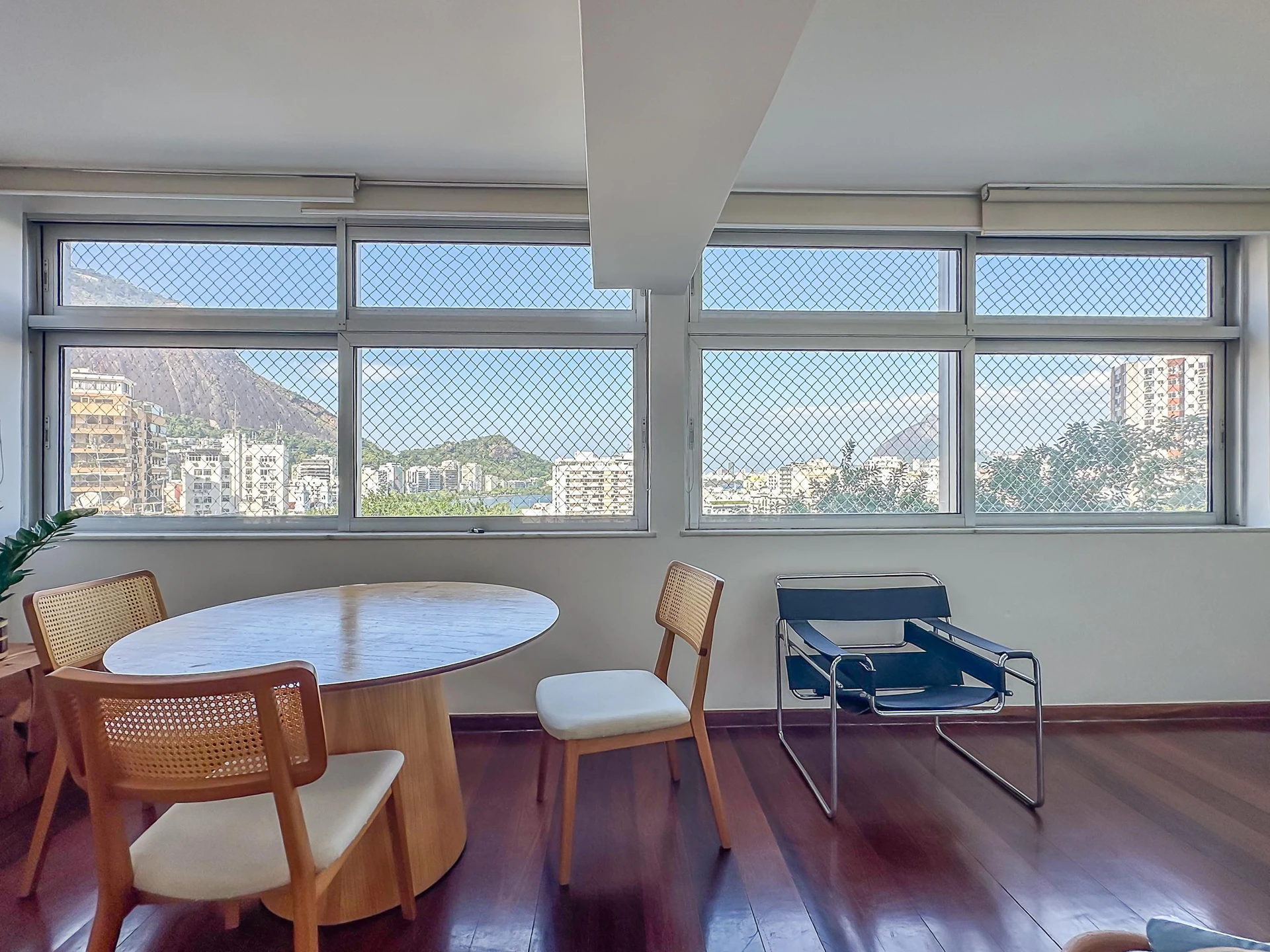 Furnished 2-bedroom apartment with open views — photo 38