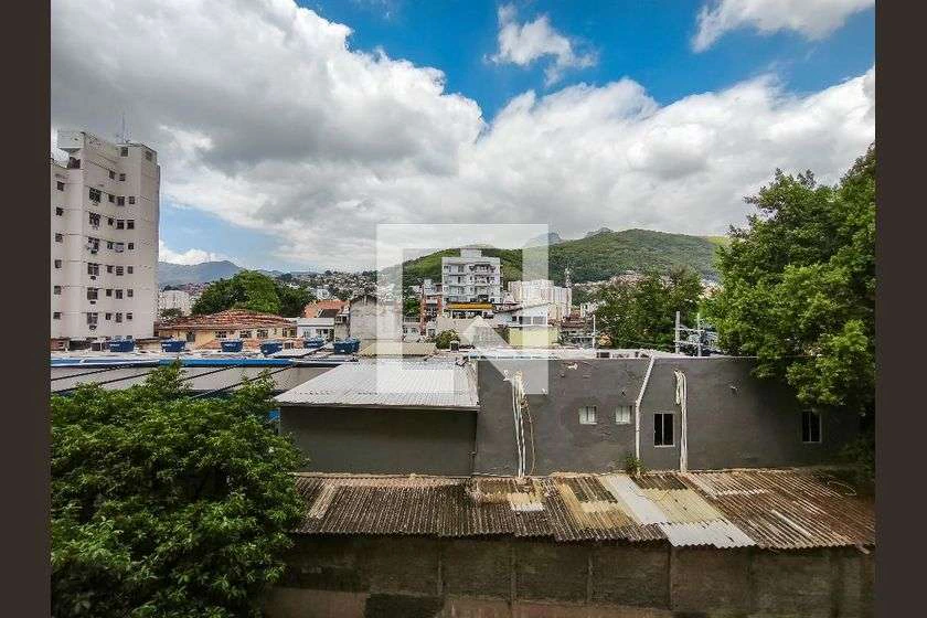 2-bedroom 2-bath apartment with 1 parking space