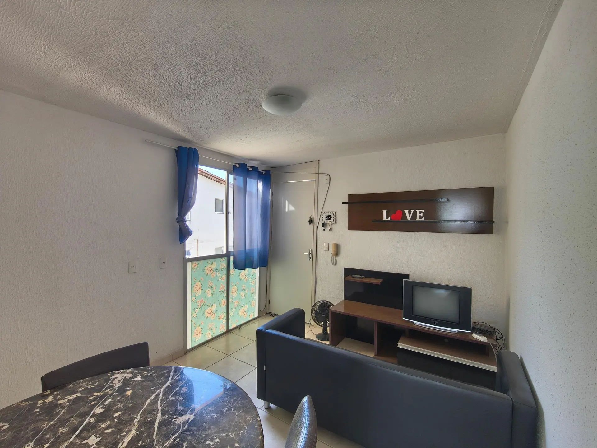 Furnished apartment with gas kitchenette and 2 bedrooms