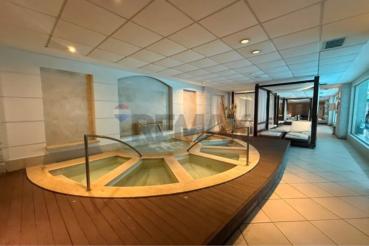 Apartment with 5 bedrooms and a glassed-in balcony — photo 42