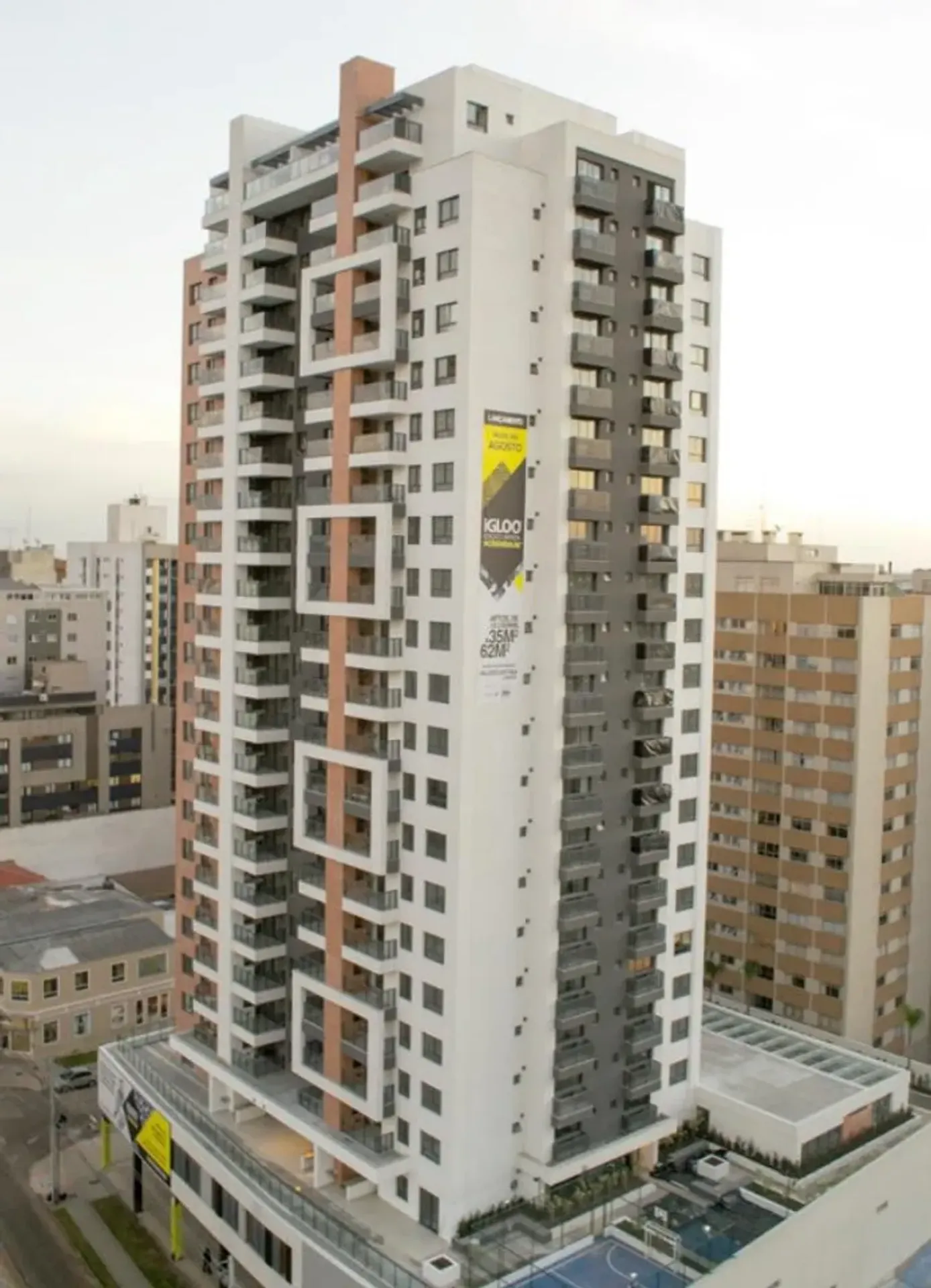 Apartment on the 10th floor with a glass-enclosed balcony — photo 11