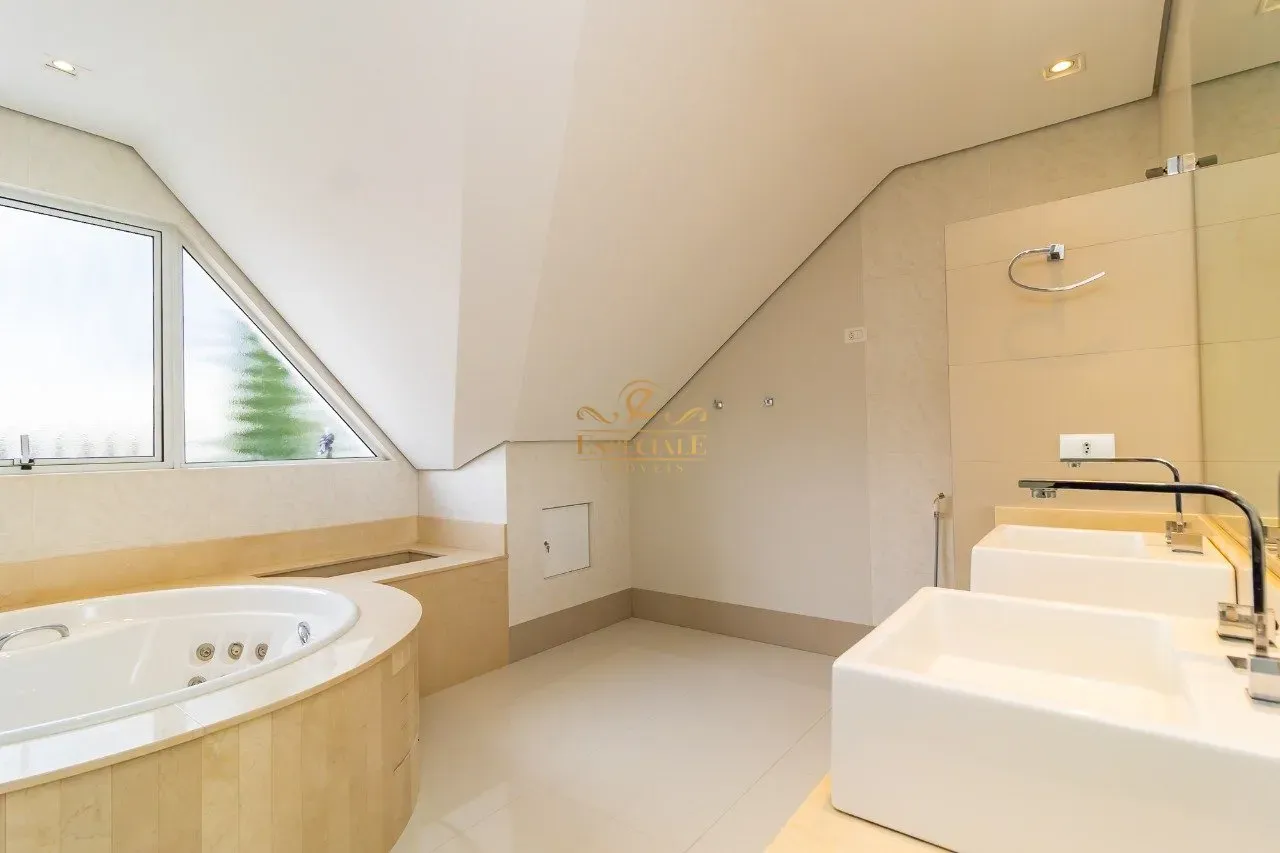 Дом 493 м² с 4 спальнями-сюитами и частным садом — photo 76