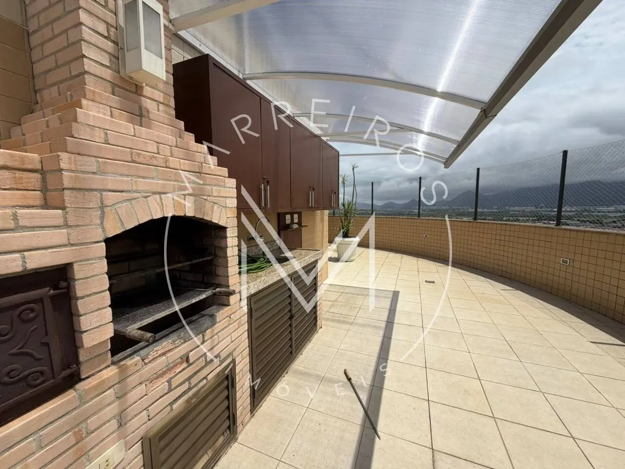 4-bedroom apartment in a building with a sauna — photo 27