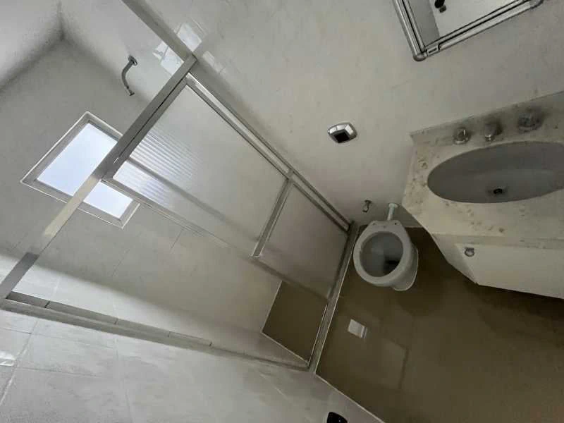 3-bedroom apartment in a building with a pool — photo 25