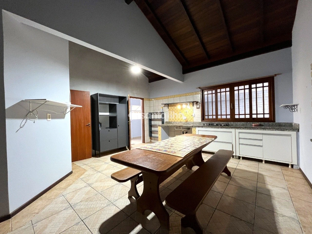200 m² house with a private BBQ and a grill on the balcony — photo 25