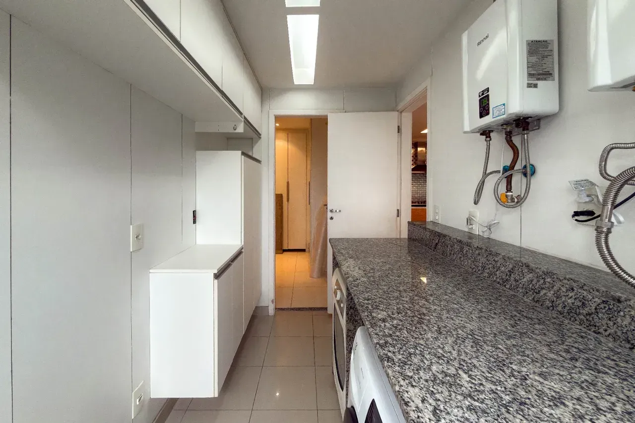 Furnished apartment with 4 bedrooms and 5 bathrooms — photo 11