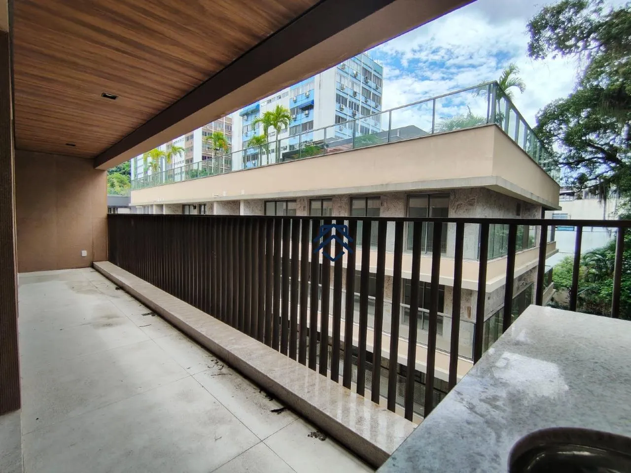 2-bedroom apartment with a mountain view — photo 3