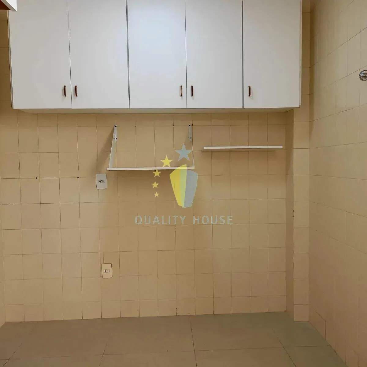 Bathtub in a 2-bedroom apartment, 90 m² — photo 2