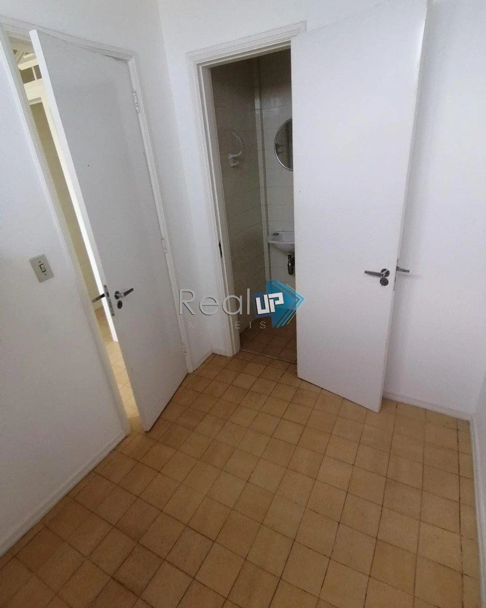 2-bedroom apartment with a mountain view in Rio de Janeiro — photo 25