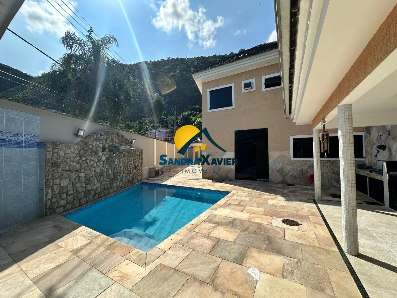 Casa com 4 quartos e 5 banheiros, varanda com churrasqueira — photo 11