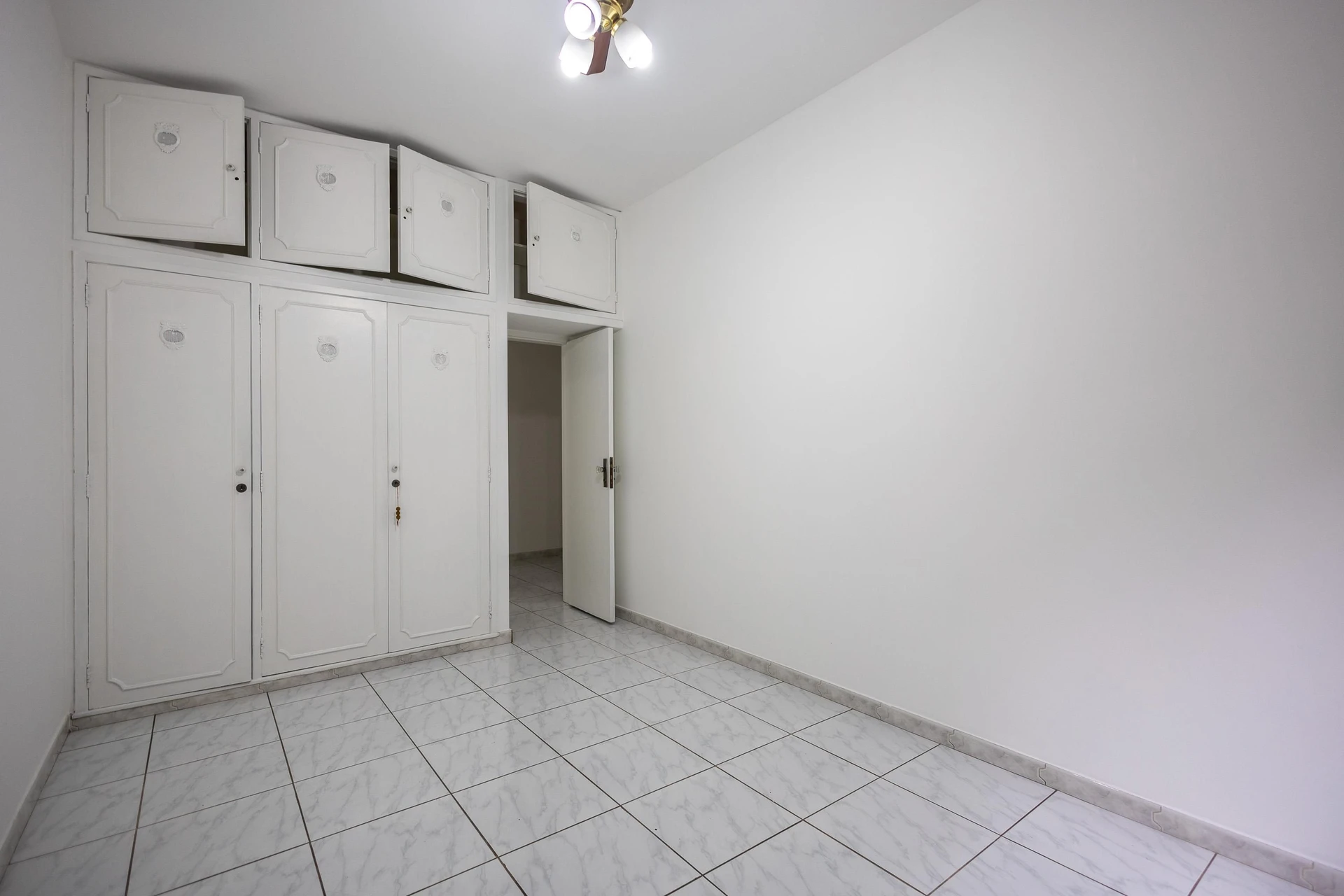 3-bedroom apartment with a park view — photo 41