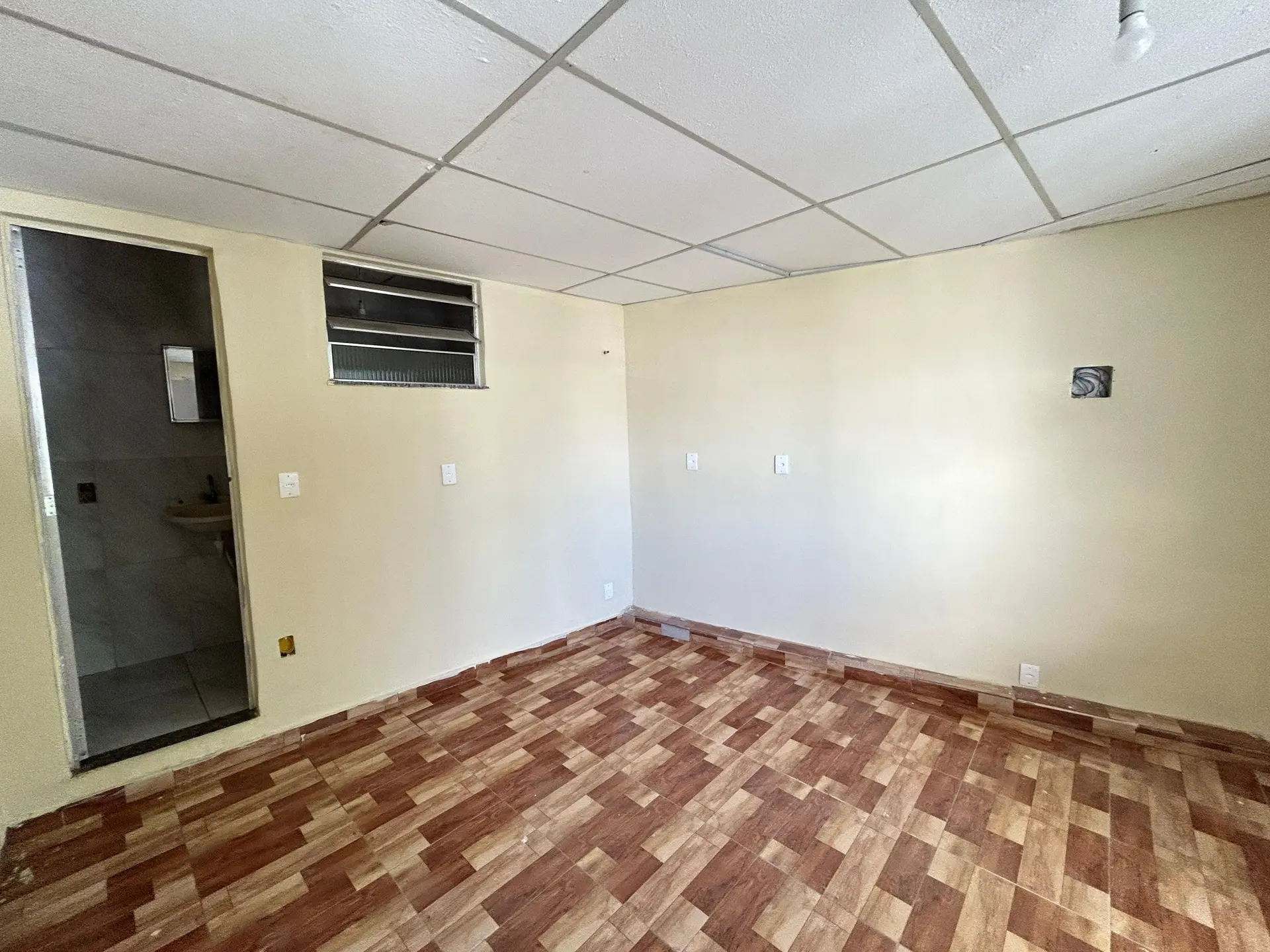 Квартира с 1 спальней, ванной в спальне и балконом — photo 11