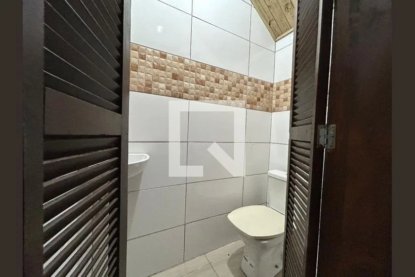 Furnished house with 2 en-suite bedrooms and private yard — photo 23
