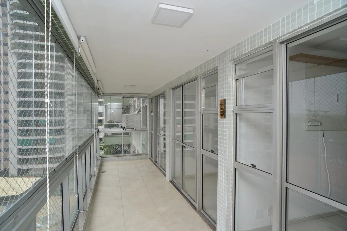 Rental apartment with 2 bedrooms and a glass balcony — photo 7