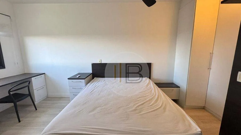 Furnished 1-bedroom apartment with private BBQ area — photo 3