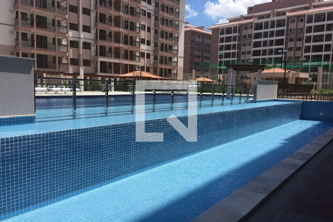 Apartamento de 89 m² com janelas do piso ao teto e closet — photo 58