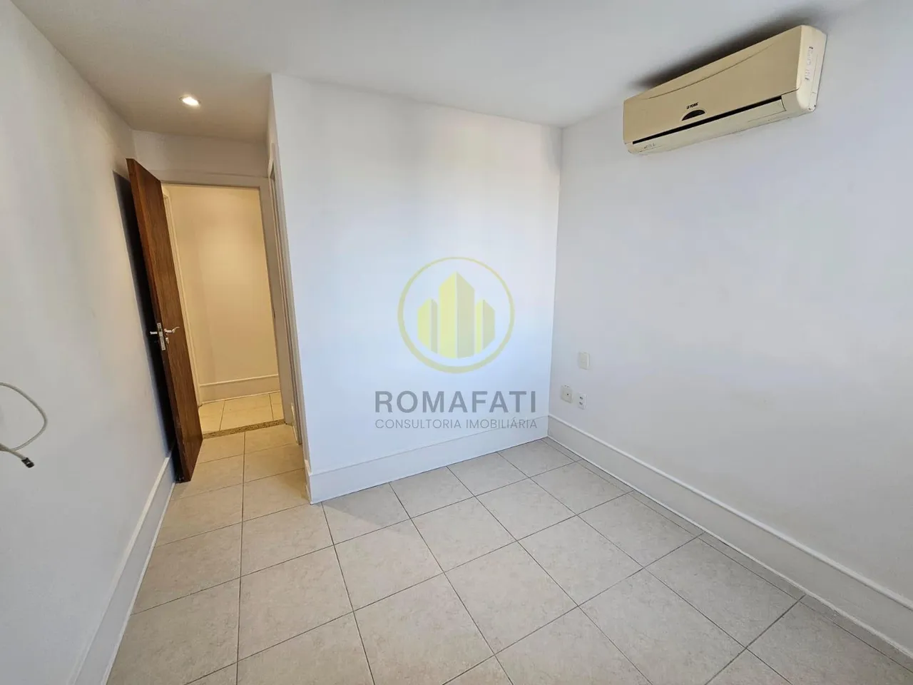 Apartamento sem mobília com 3 quartos e 4 banheiros — photo 14