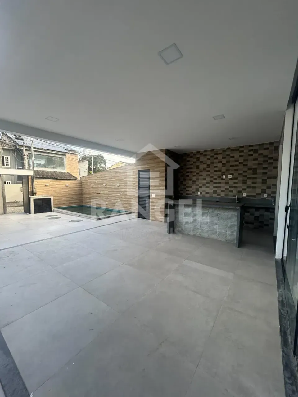 House with 3 bedrooms and 5 bathrooms, open-plan kitchen — photo 19