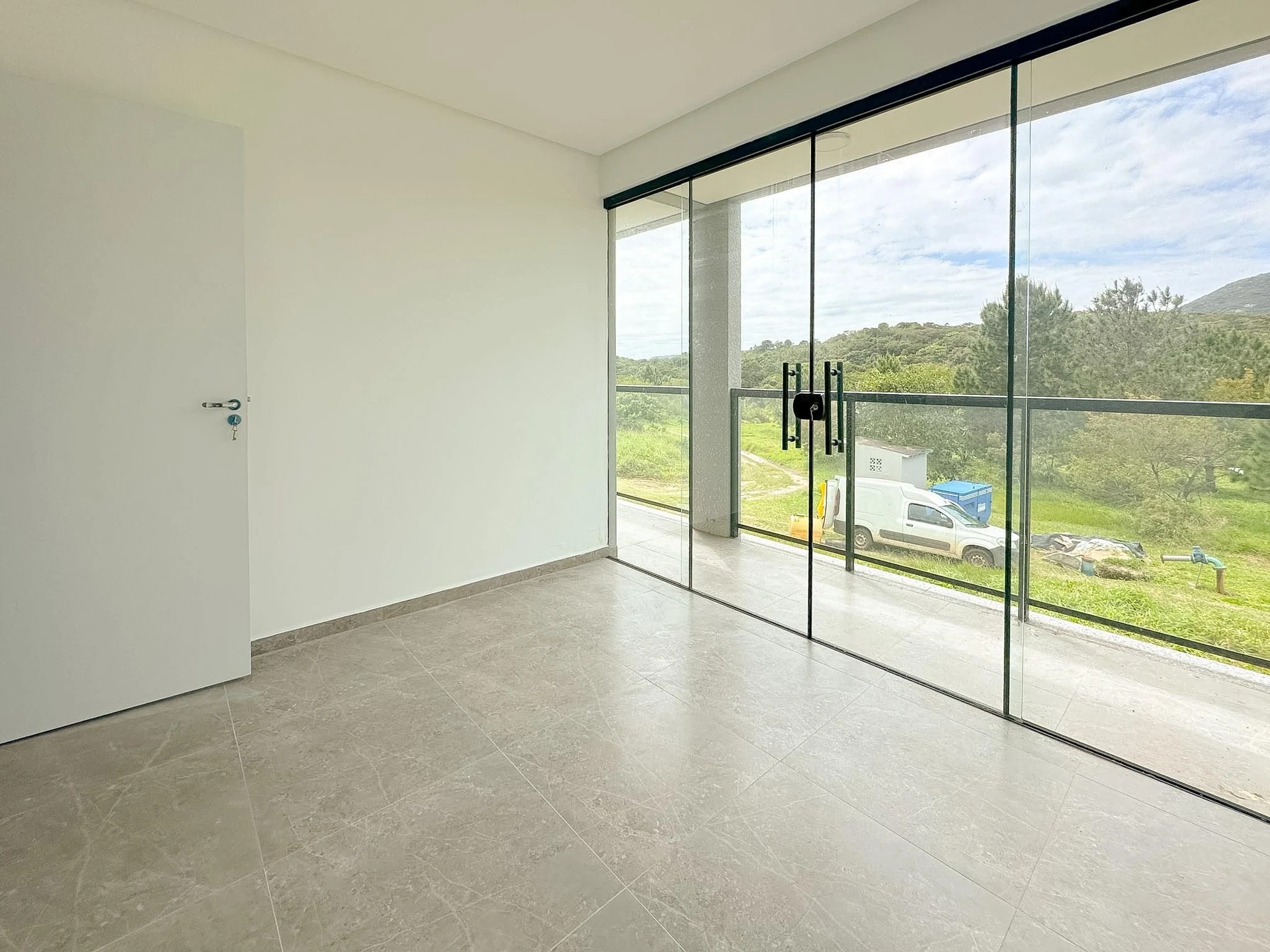 Floor-to-ceiling windows in a 3-bedroom house, 157 m² — photo 18