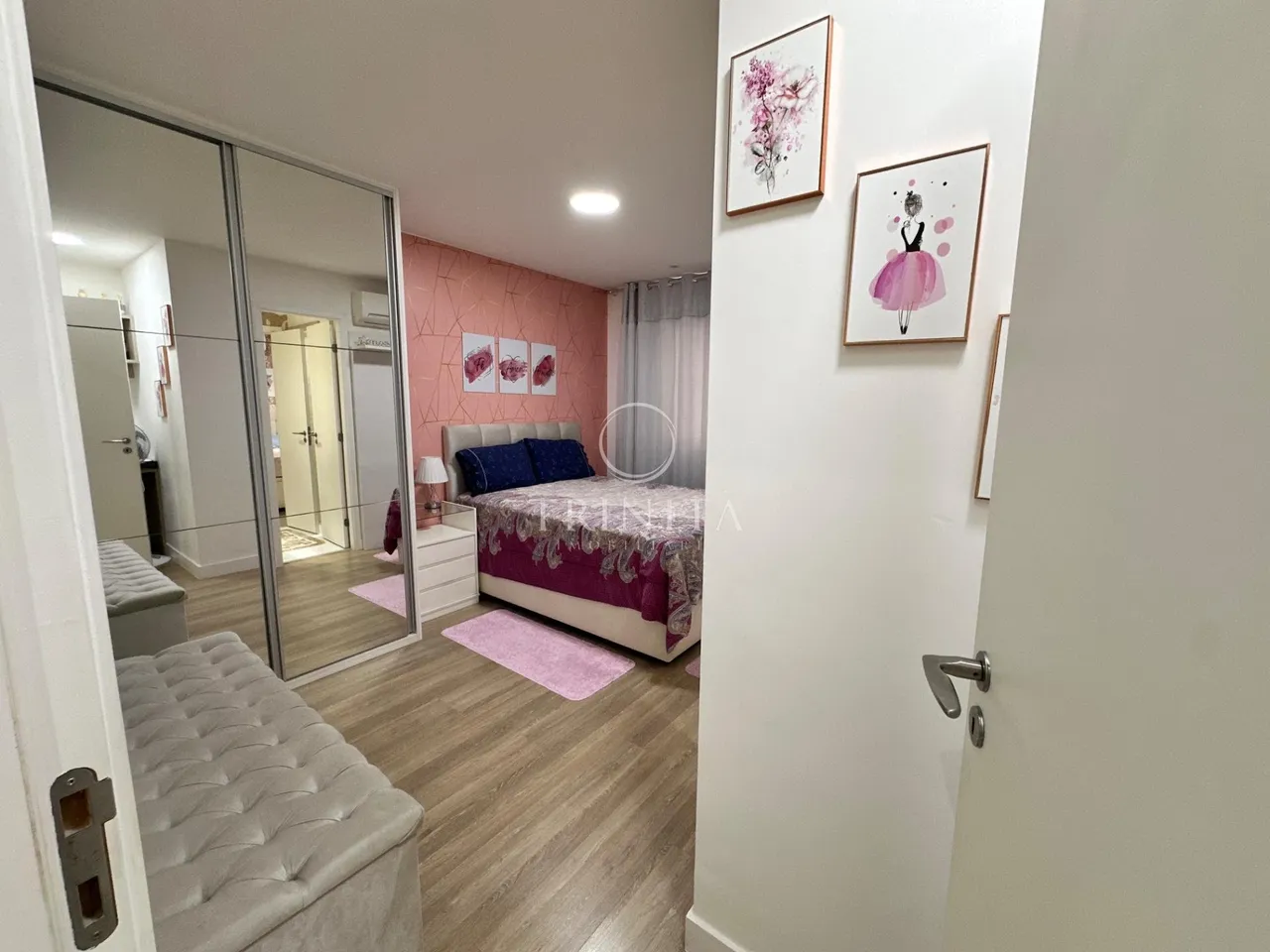 Furnished 3-suite apartment with a gas open-plan kitchen — photo 4