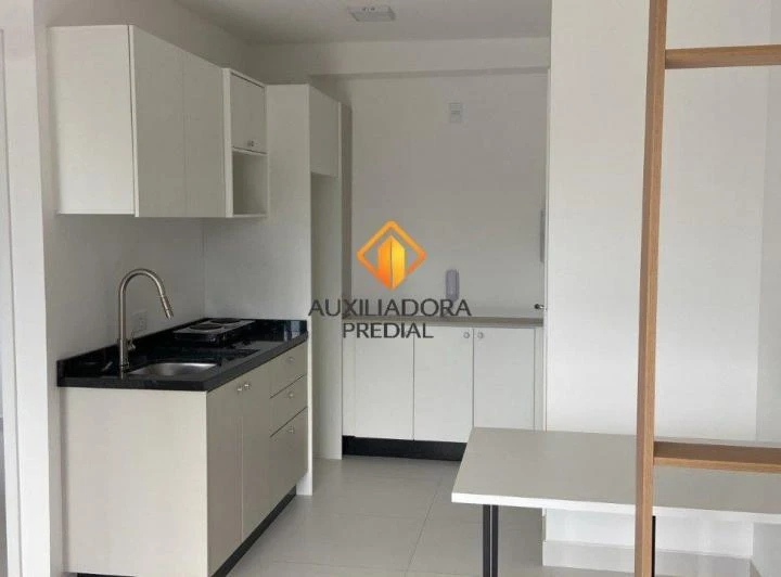 2-bedroom apartment with open-plan kitchen and balcony — photo 2