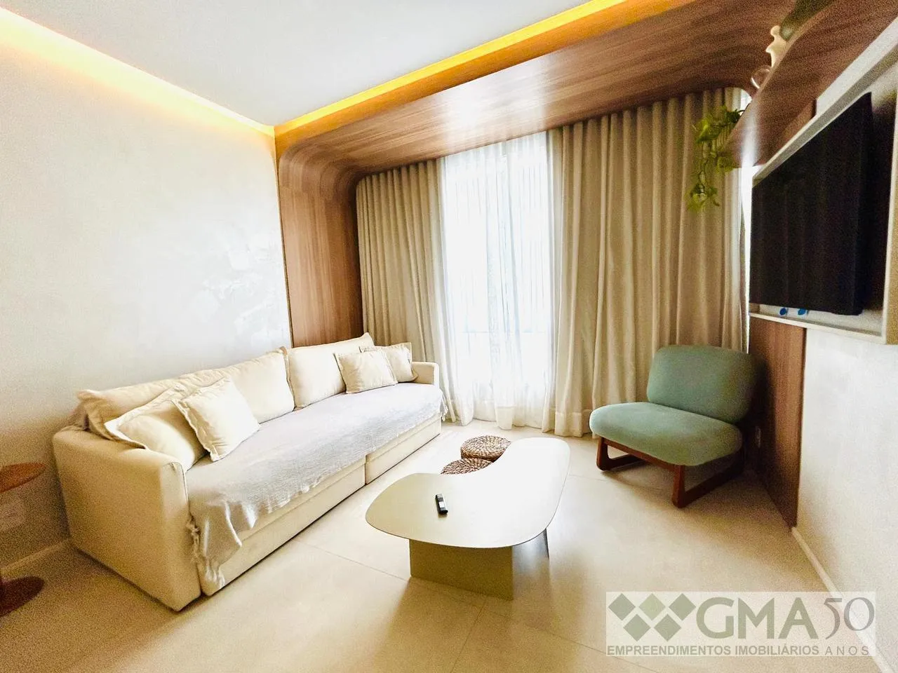 Furnished 2-bedroom apartment with open-plan kitchen — photo 11