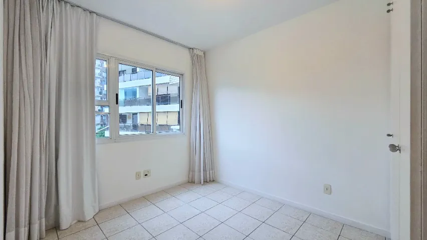 3-bedroom apartment with a mountain view in Rio de Janeiro — photo 12