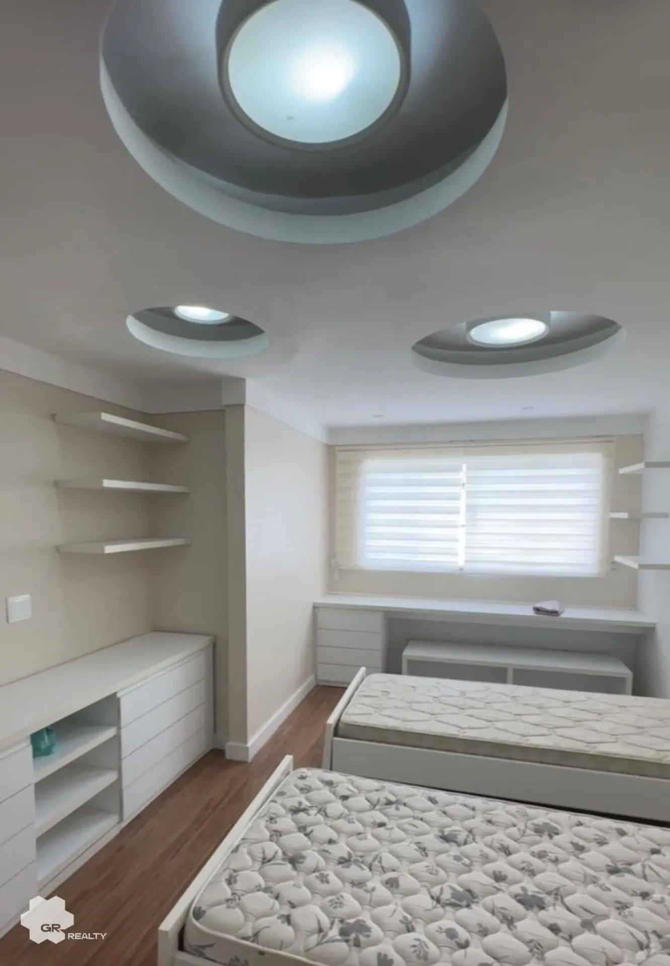 House with 6 en-suite bedrooms and 468 m² of space — photo 63