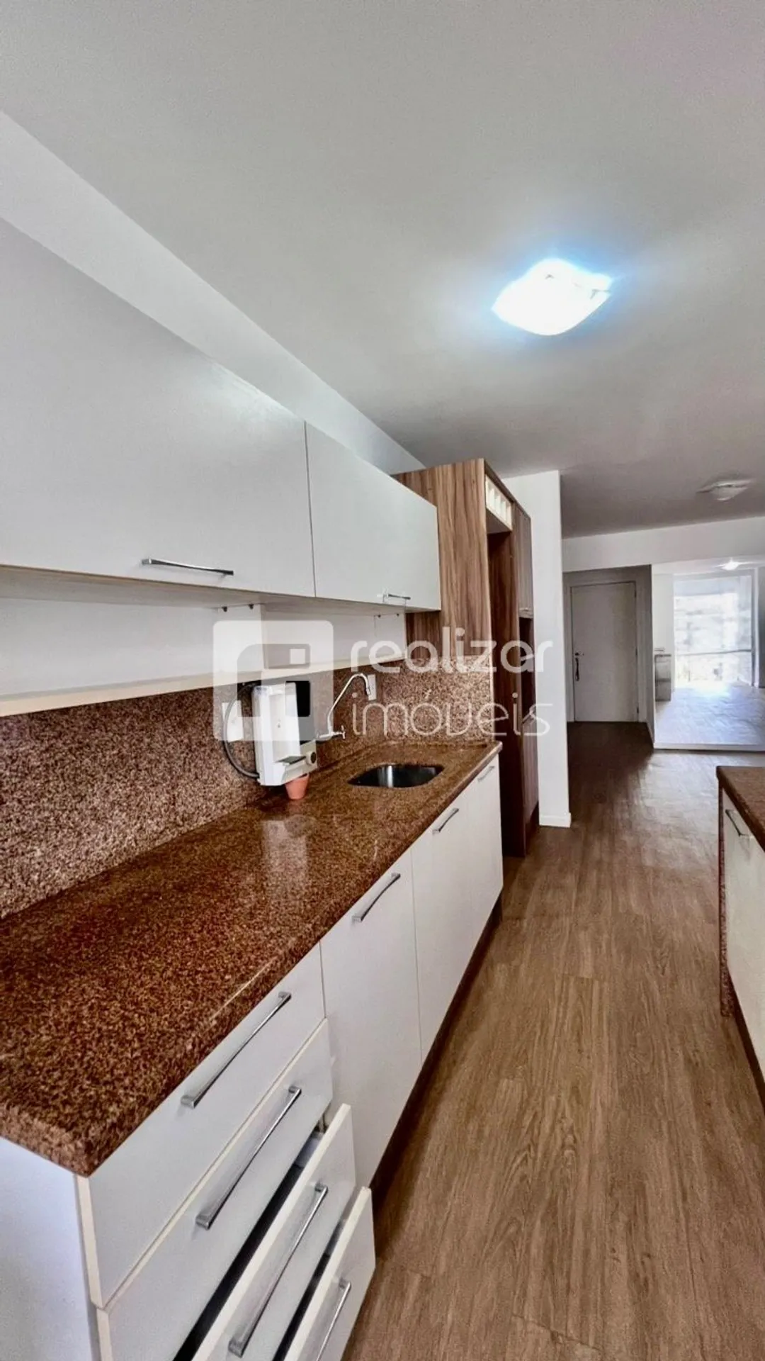Квартира с 3 спальнями, suite и застеклённым балконом — photo 8