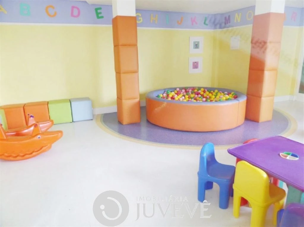3-bedroom apartment in a building with a pool — photo 34
