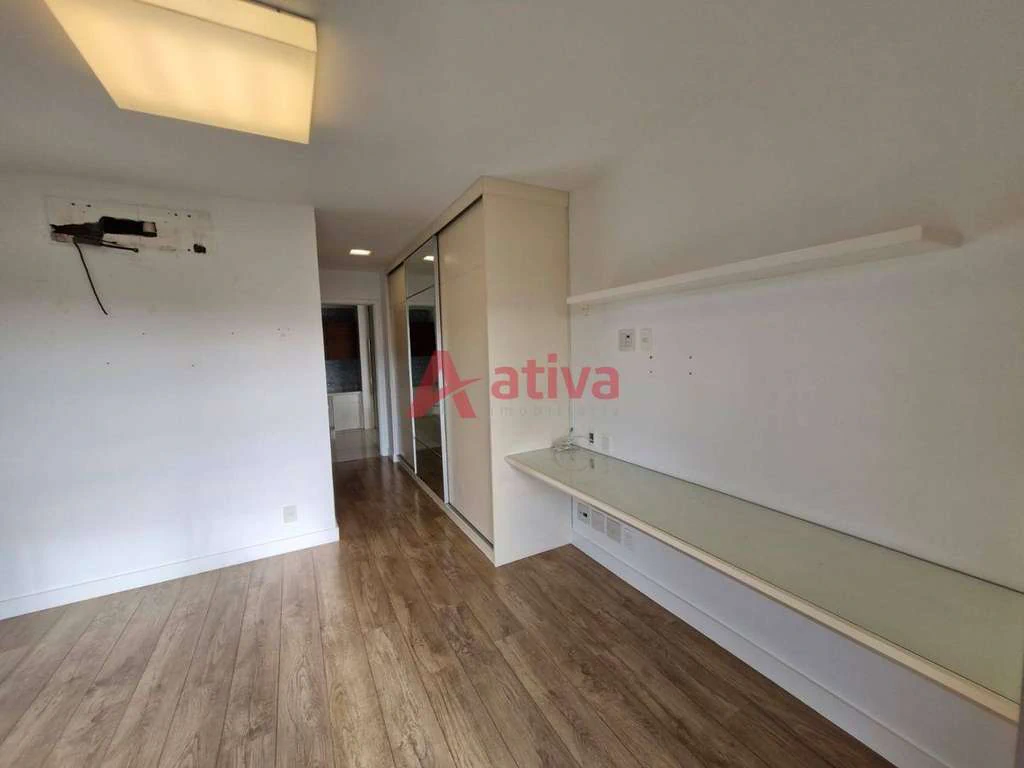 260 m² apartment with 4 en-suite bedrooms and laundry area — photo 6