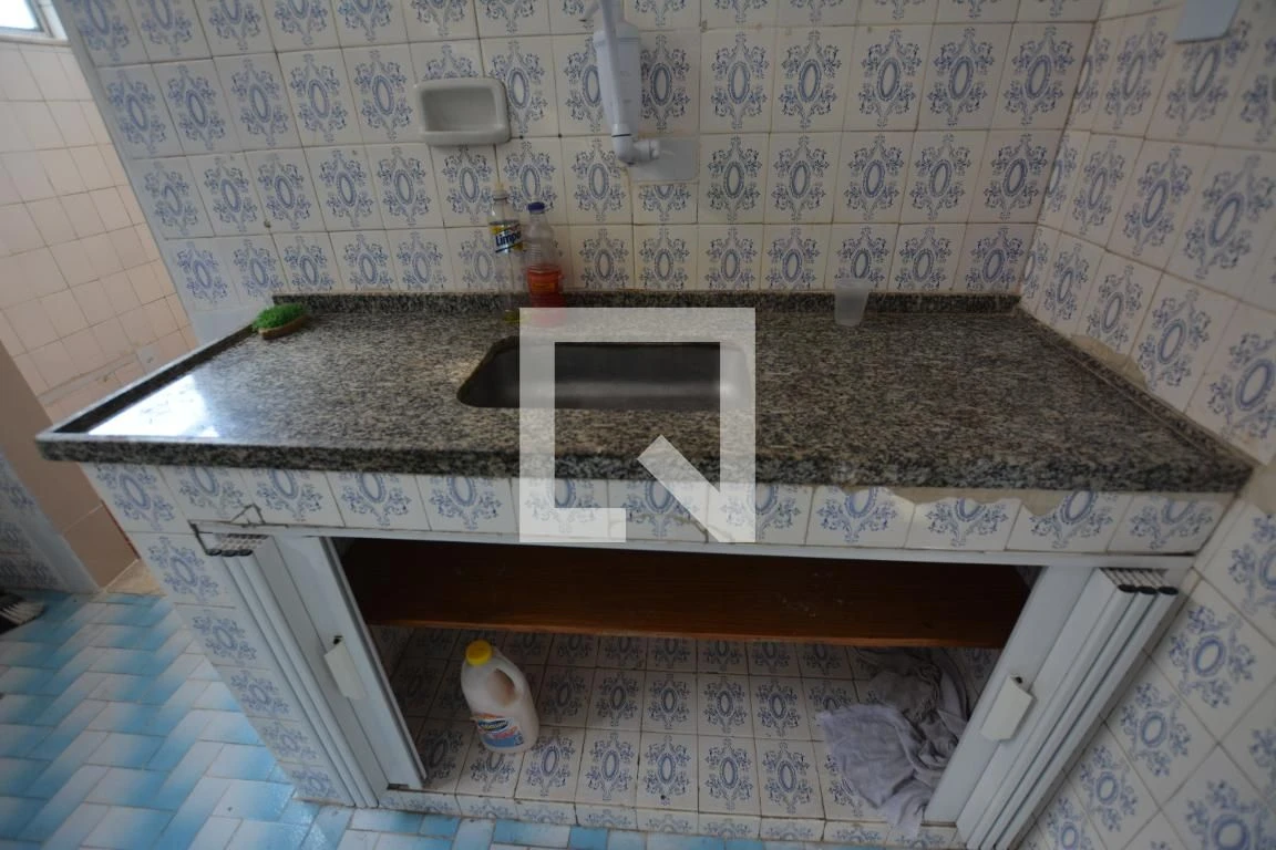 Apartamento com 2 quartos, 1 banheiro e 1 vaga — photo 3