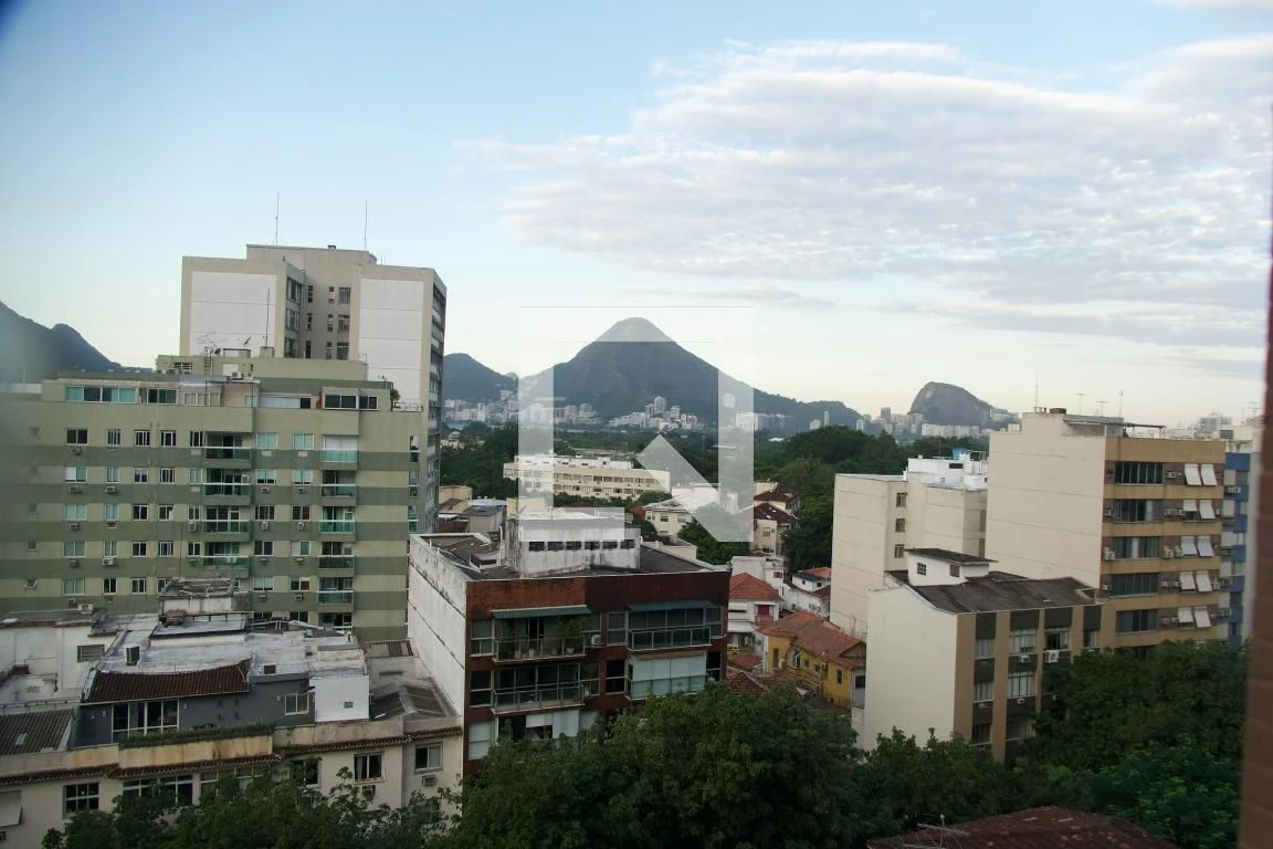1-bedroom apartment with enclosed kitchen and balcony — photo 40