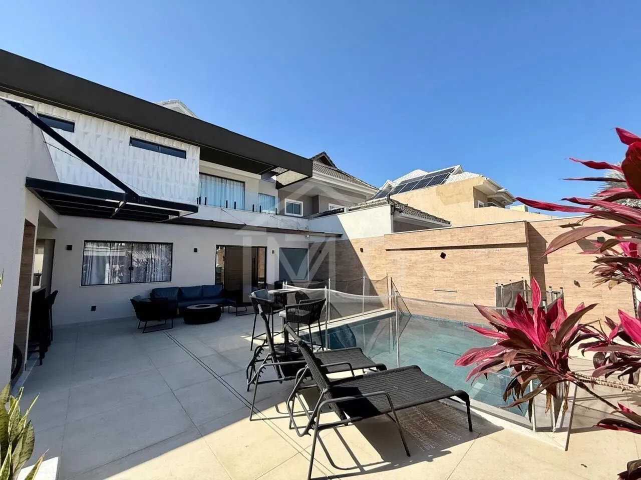 House with 3 suites, pool, 300 m² and 2 parking spots — photo 21