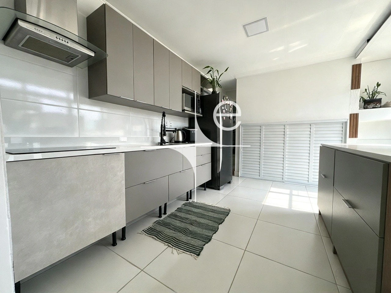 Furnished apartment, 184 m², with floor-to-ceiling windows — photo 6