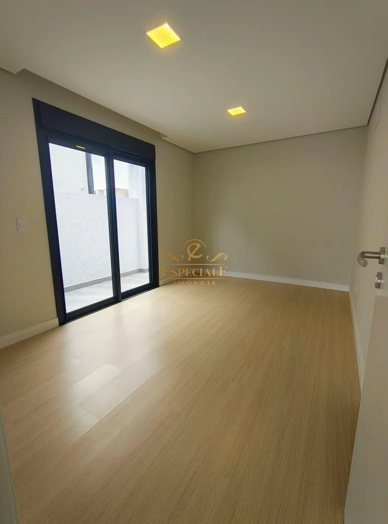 4-bedroom house with floor-to-ceiling windows — photo 26