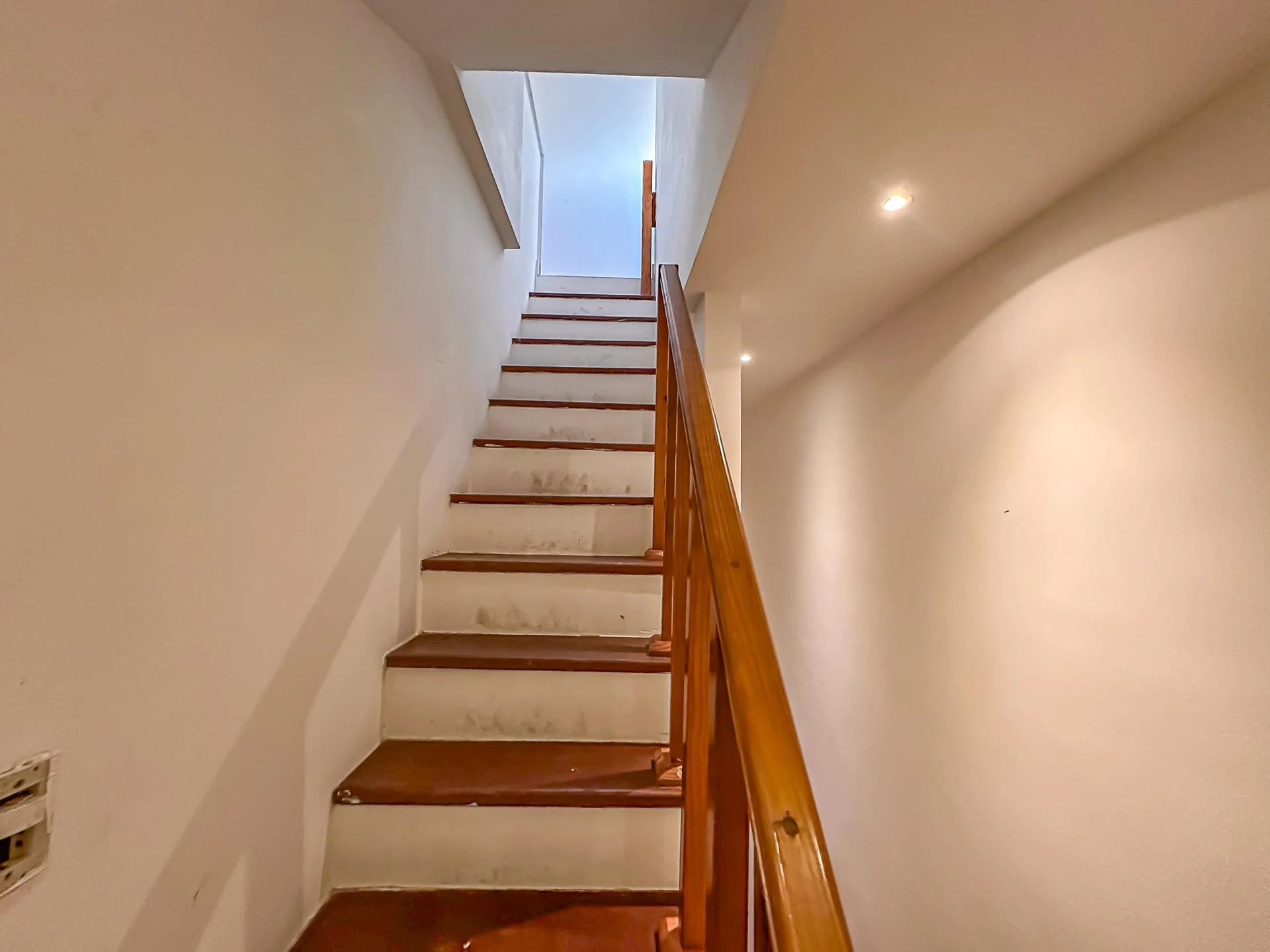 Furnished house with 3 bedrooms and a washing machine — photo 45