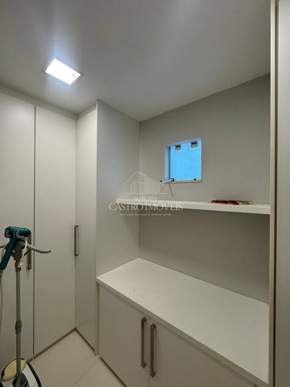 Furnished 715 m² house with 5 en-suites and 4 parking — photo 11