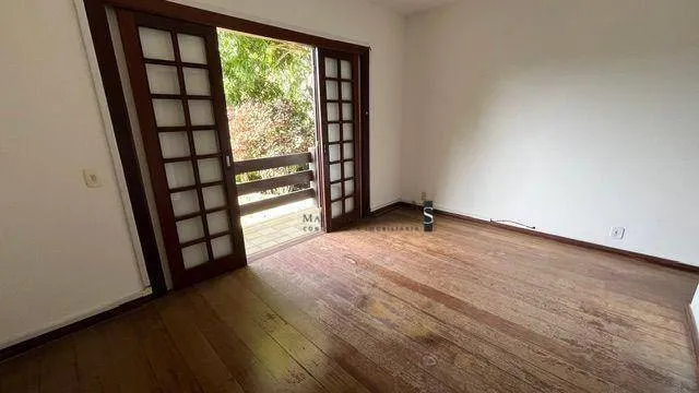 Furnished house, 395 m², with a glass-enclosed balcony — photo 52