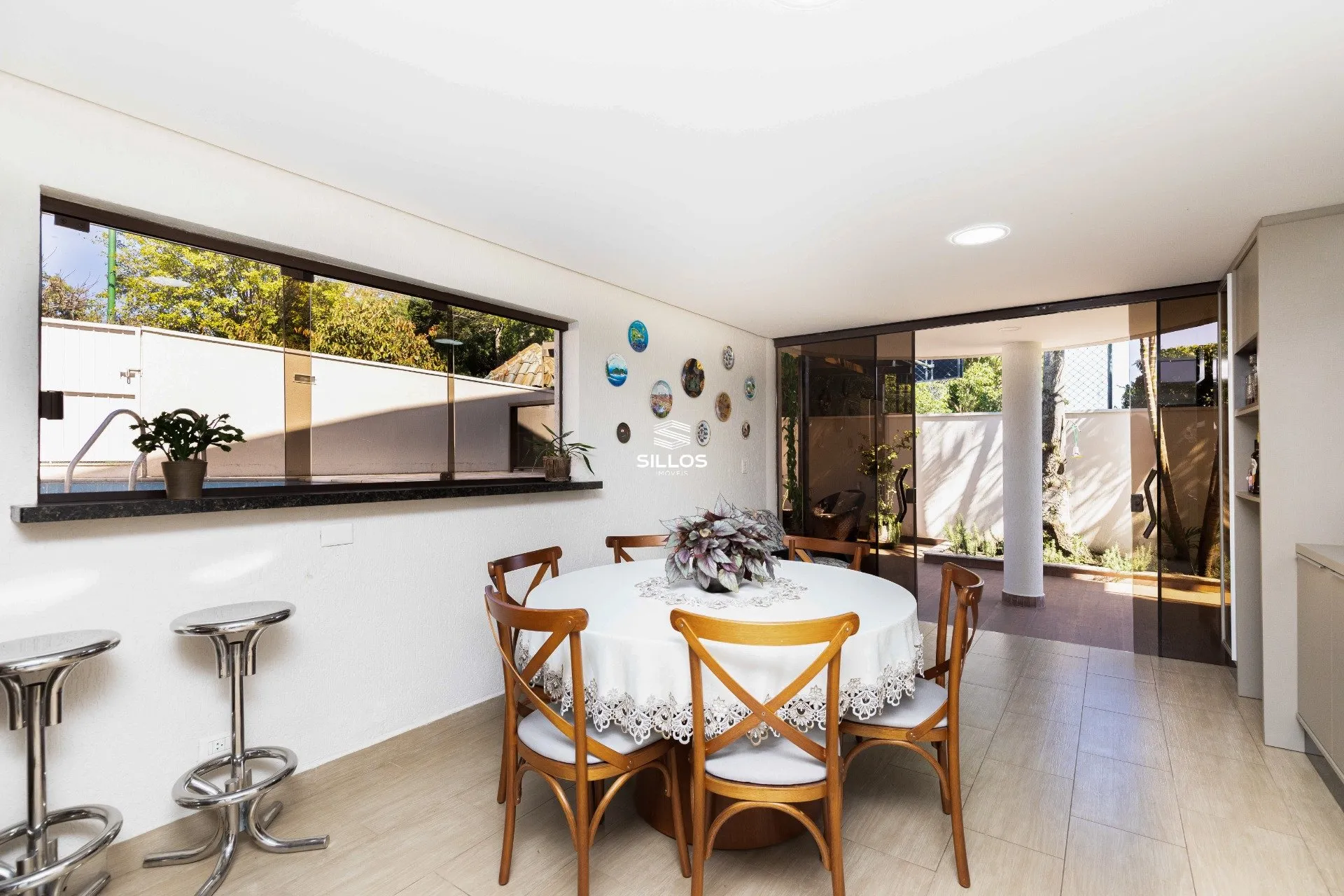 House with 4 bedrooms, 8 parking spaces in a condo — photo 16